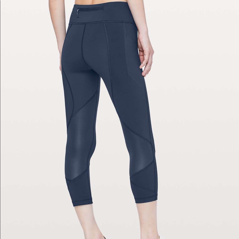 EUC Lululemon Pace rival crop